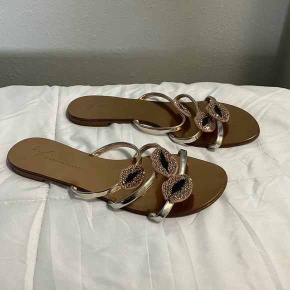 Giuseppe Zanotti Lips Three-Band Flat Slide Sandal size 9. - Picture 6 of 12